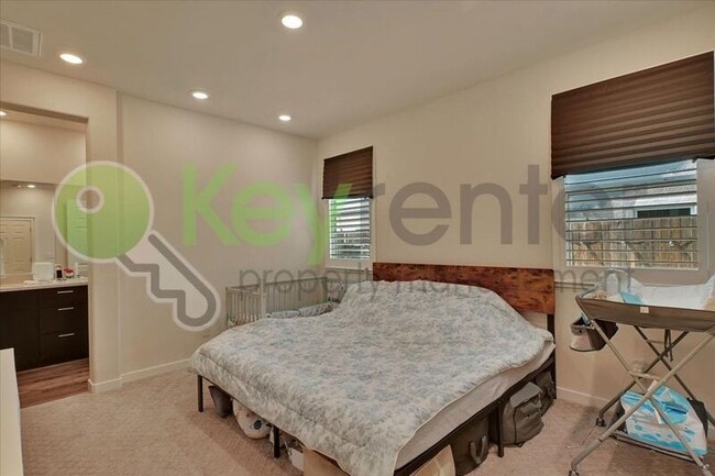 Photo - 4168 Gossamer St