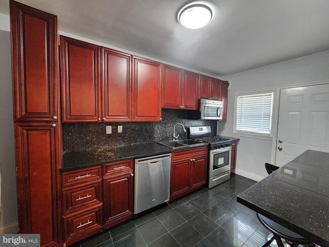 Photo - 1420 Winston Ave