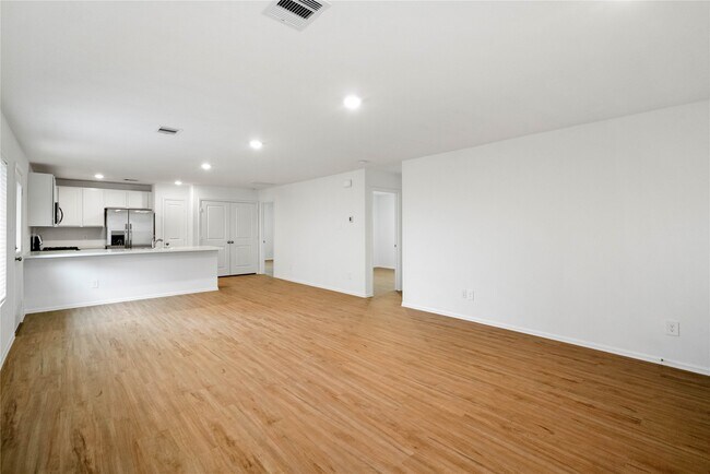Photo - 104 Pine Bend Ct