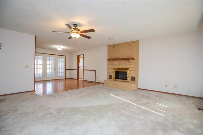 Photo - 12 Deddington Dr