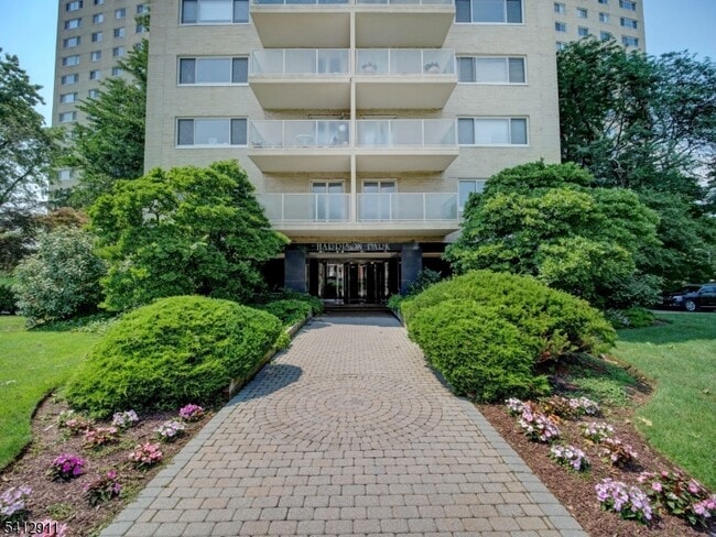 Building Photo - 377 S Harrison St Unit 16N