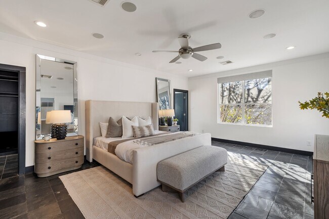 Photo - 162 Vieux Carre Dr