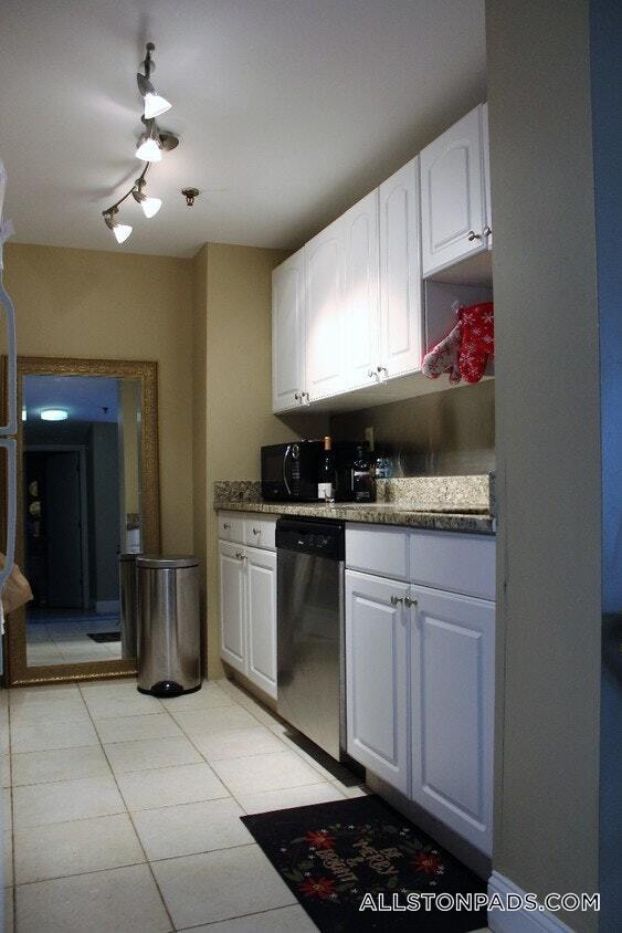 Photo - 15 N Beacon St Unidad 703