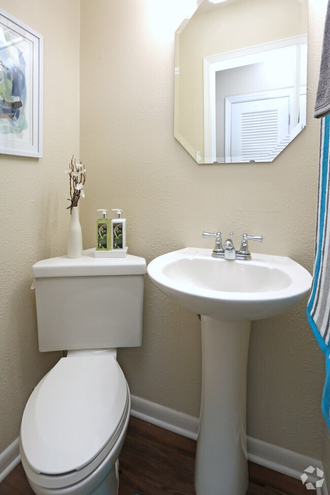 Knollwood Townhouse Apartments For Rent in Burlington, NC