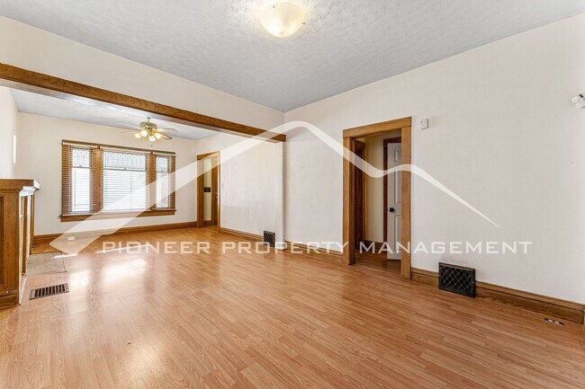 Photo - 3240 Josephine St