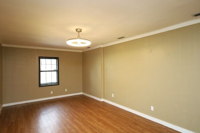 Photo - 3630 Becky St