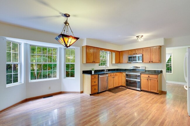 Photo - 48 Radcliffe Dr