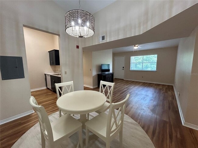 Photo - 2360 SW Archer Rd Unidad 1012