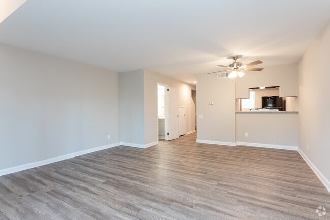 Dos dormitorios renovados en Keystone Apartments en Fayetteville, NC