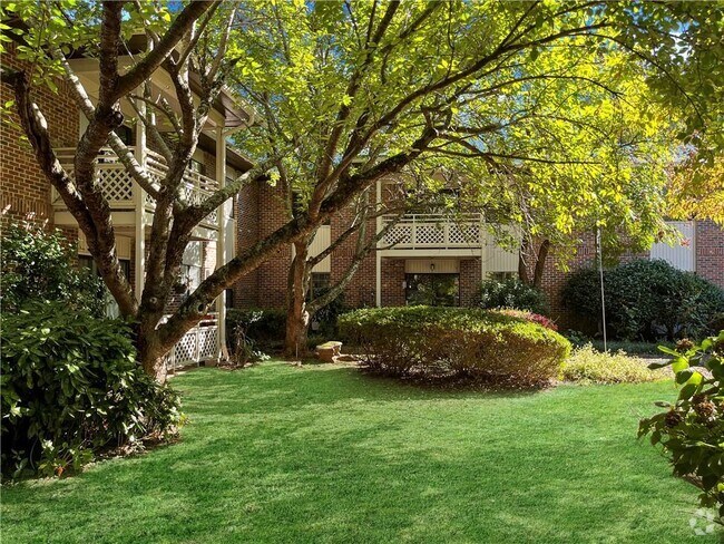 Building Photo - 475 Mount Vernon Hwy NE Unit C229 Rental