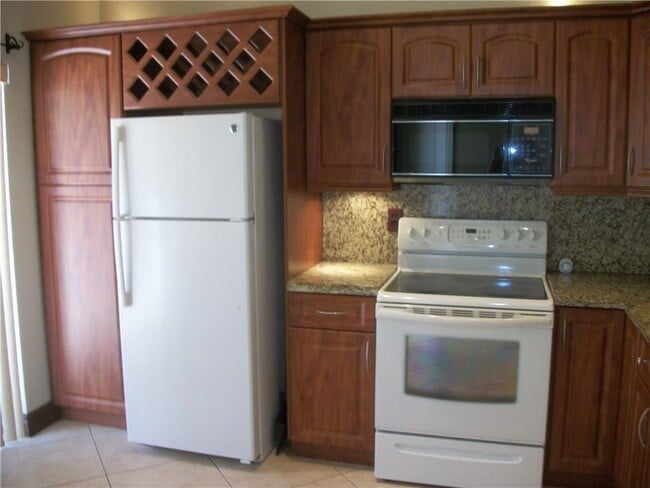 Photo - 4953 E Lakes Dr