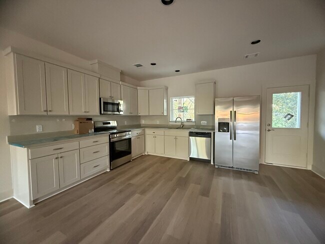 Photo - 106 Kirkland St