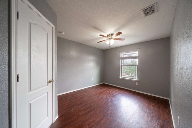 Photo - 9131 Canter Horse