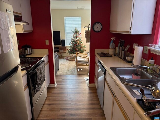 Photo - 121 Birdwood Ct