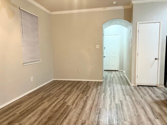 Photo - 2324 Aldergate Dr