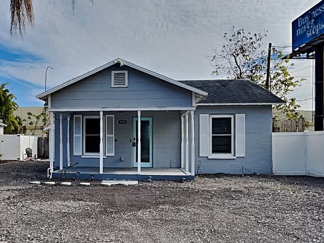 Building Photo - 1518 Pinewood Dr