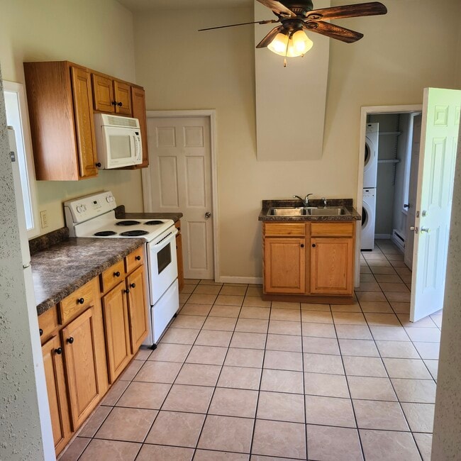 Photo - 110 Niagara St