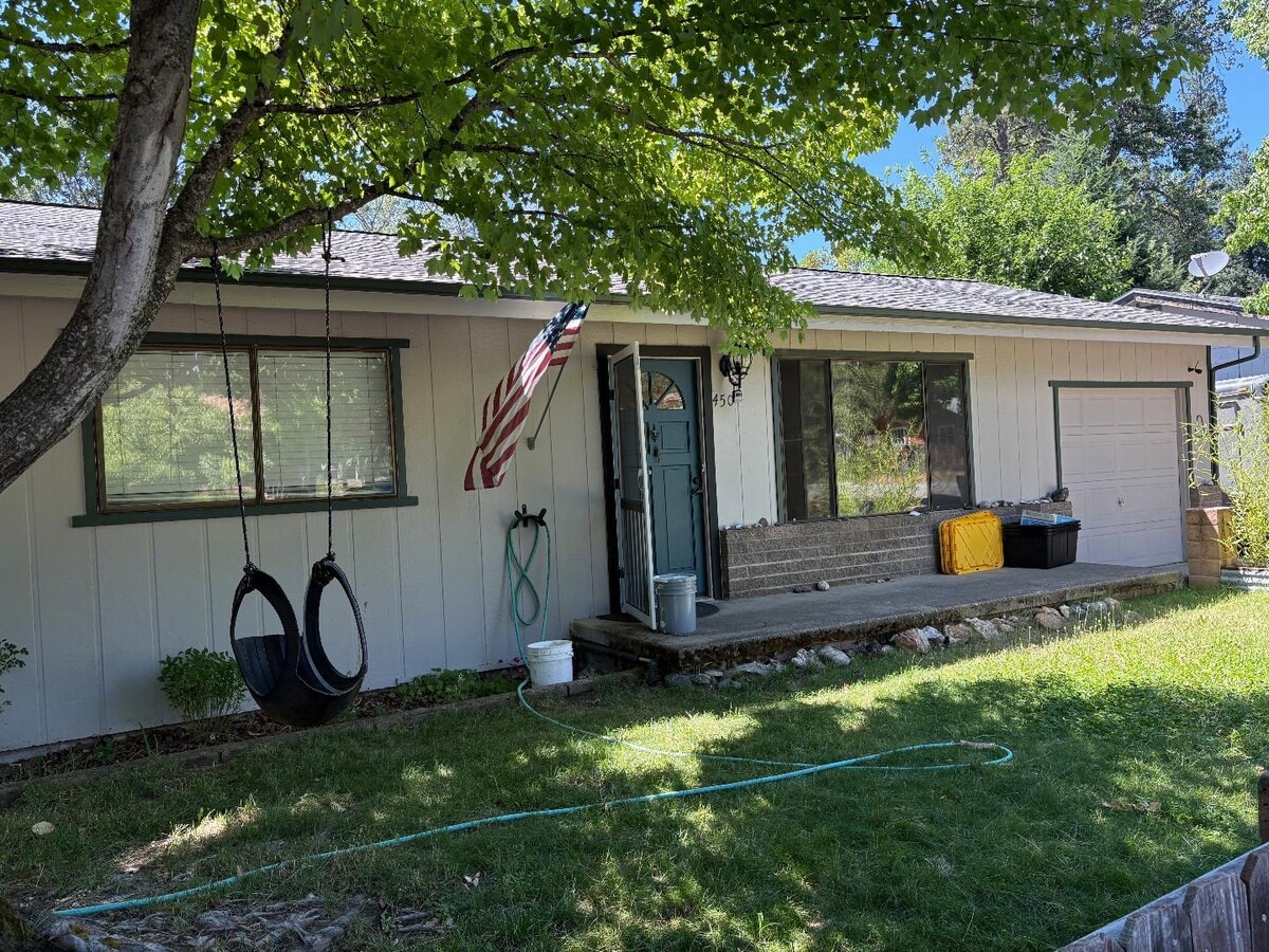 Photo - 450 Masonic Ln