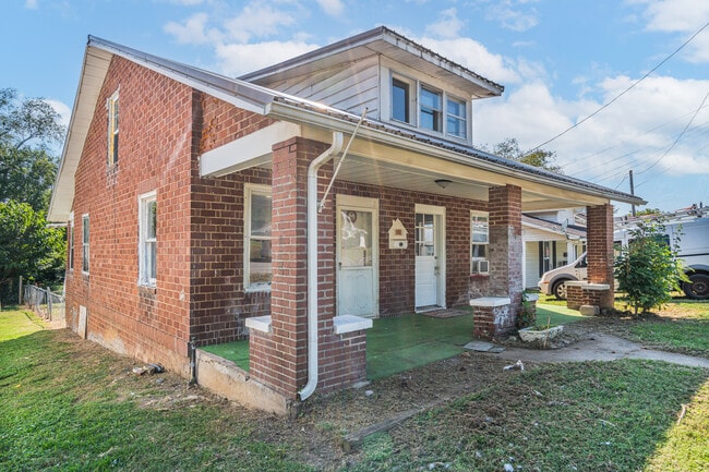 Photo - 120 E Oak St