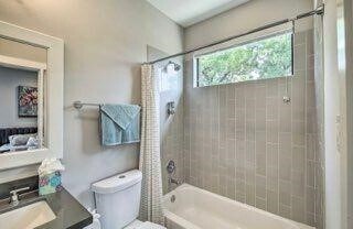 Photo - 2403 Everett St