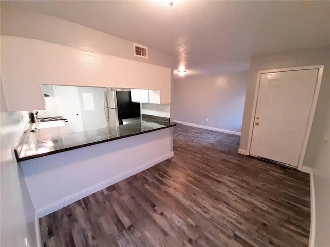 Photo - 507 Cora St Unit 209