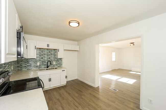6537 Bussell Way
