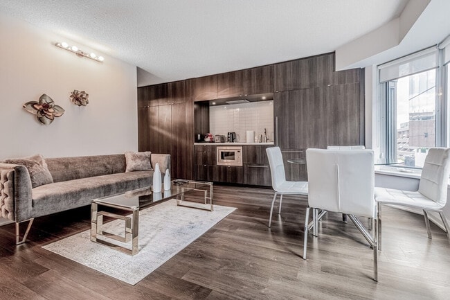 Building Photo - 116 B Yorkville Ave