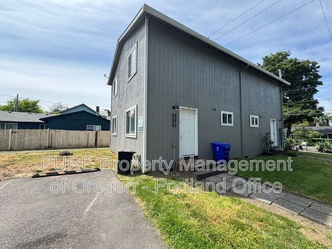 Building Photo - 10762 NE Prescott St Rental