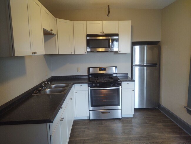 Photo - 611 N Perry St Unit Apt 4