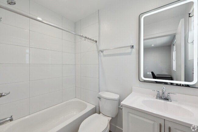 MH 1252 W 37th St
