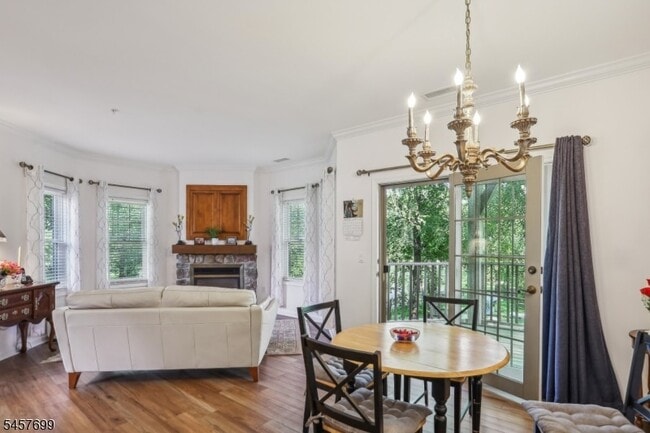 3 Maple Cres