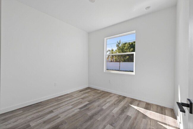 Photo - 918 Embers Pkwy W