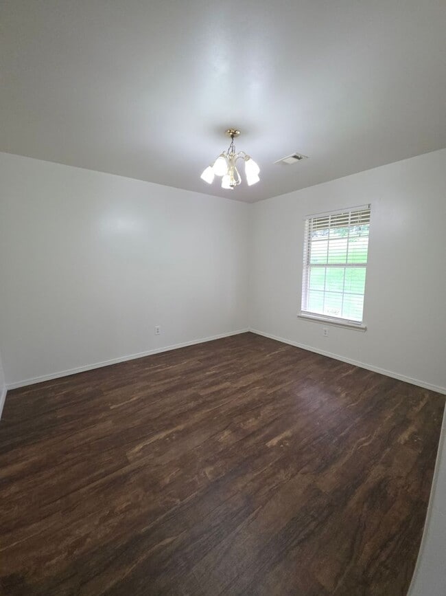Photo - 611 Preston Dr