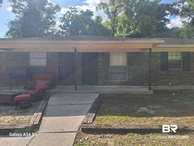 Building Photo - 2211 Wolf Ridge Rd