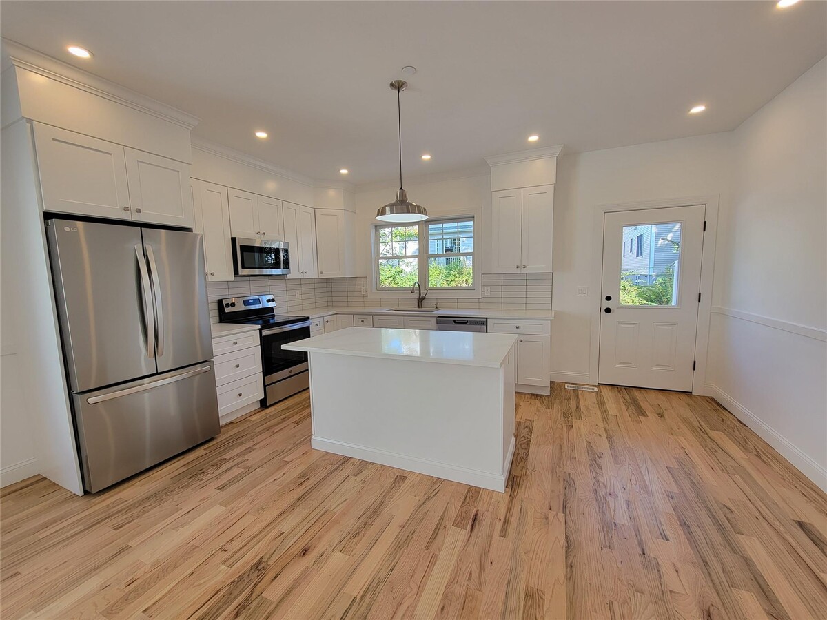 Photo - 135 Adelphi Ave Townhome