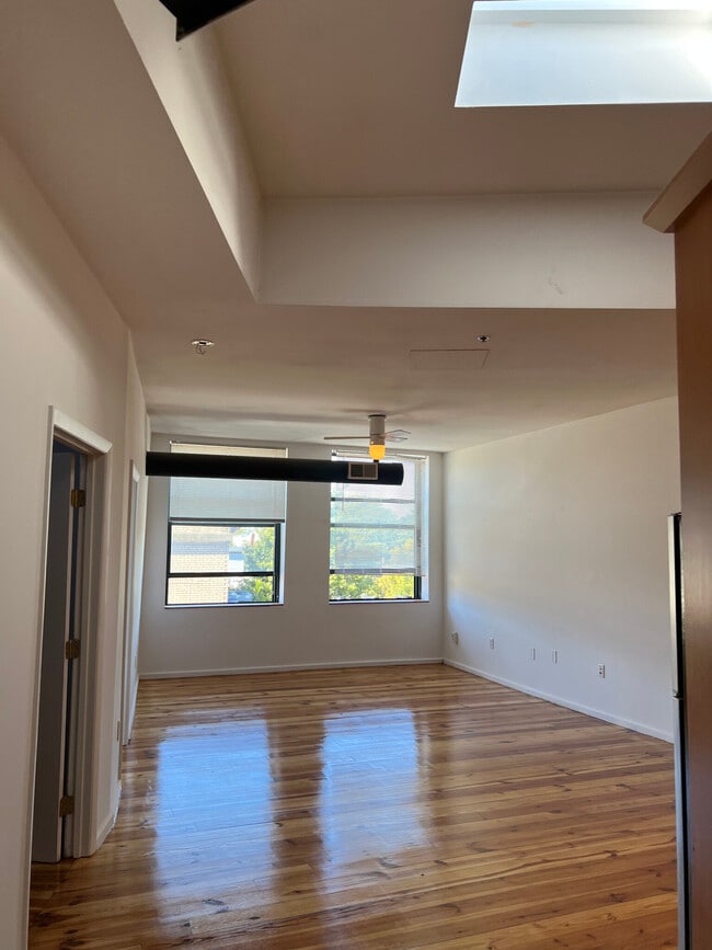 Building Photo - 600 Columbia Rd Unit 28