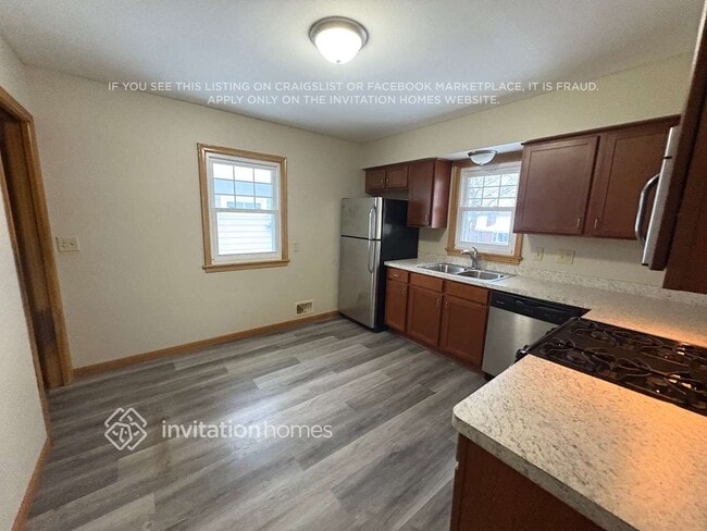 Photo - 4240 6th St NE