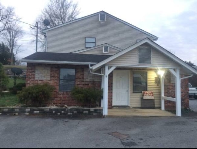 Building Photo - 922 Burden Hill Rd Unit #3