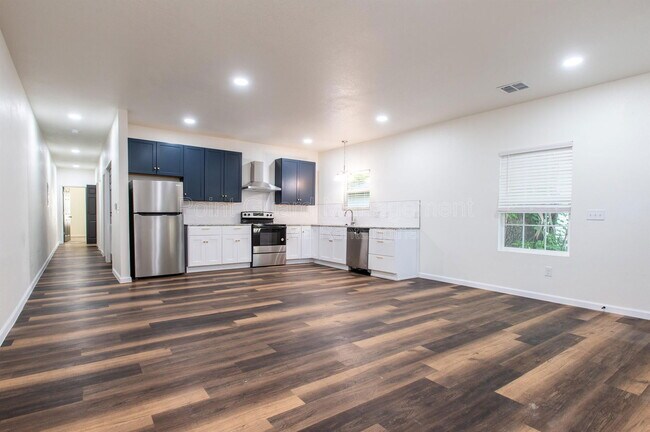 Photo - 315 S Green St Townhome