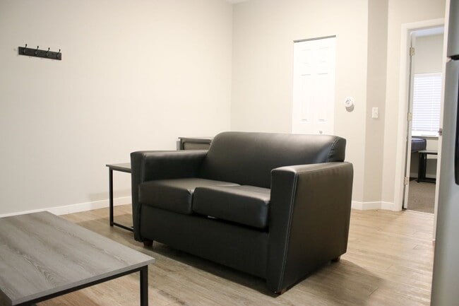 Photo - 804 W Illinois