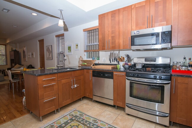 Photo - 340 Oakdale Pl NW