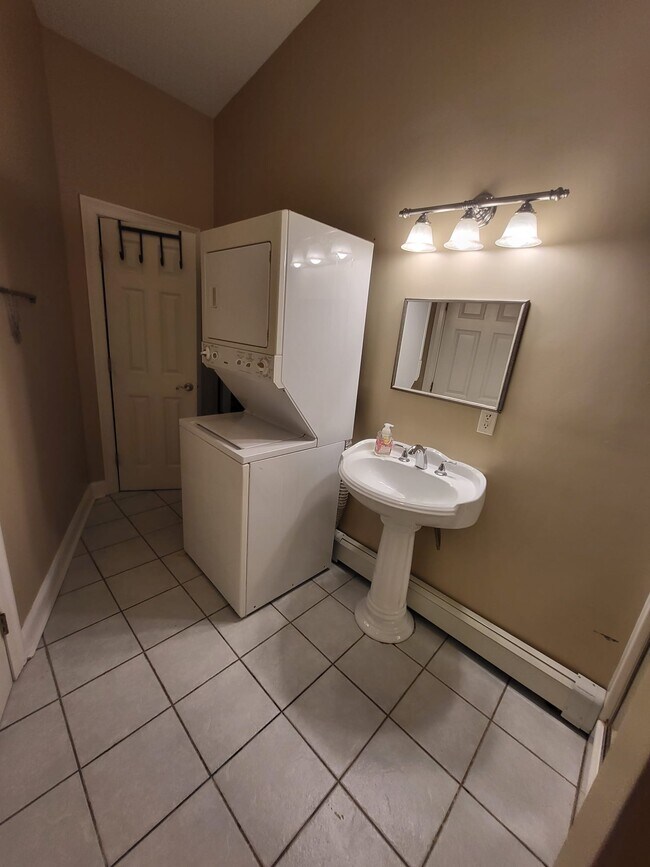 446 Lakeside Blvd W Unit studio apartment