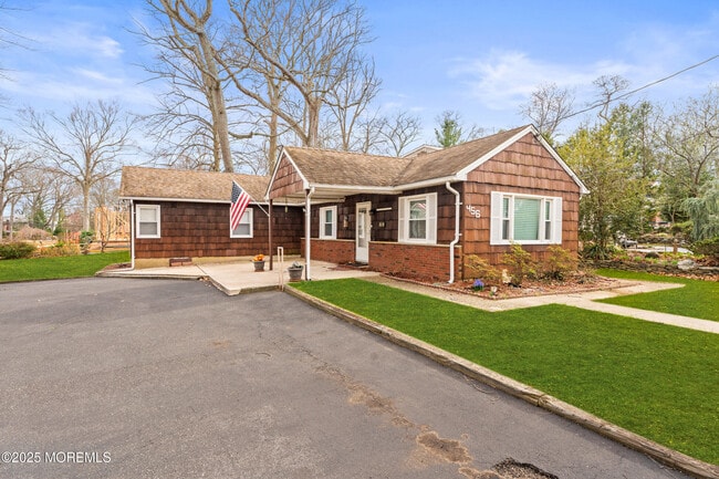 Photo - 456 Harnell Ave