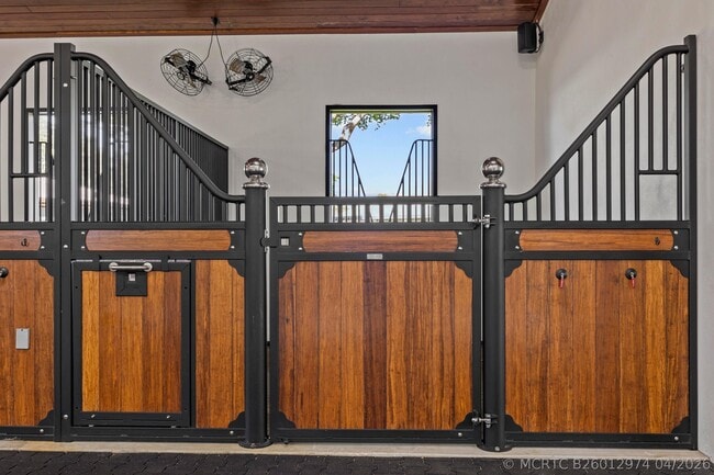 Photo - 1782 Clydesdale Ave
