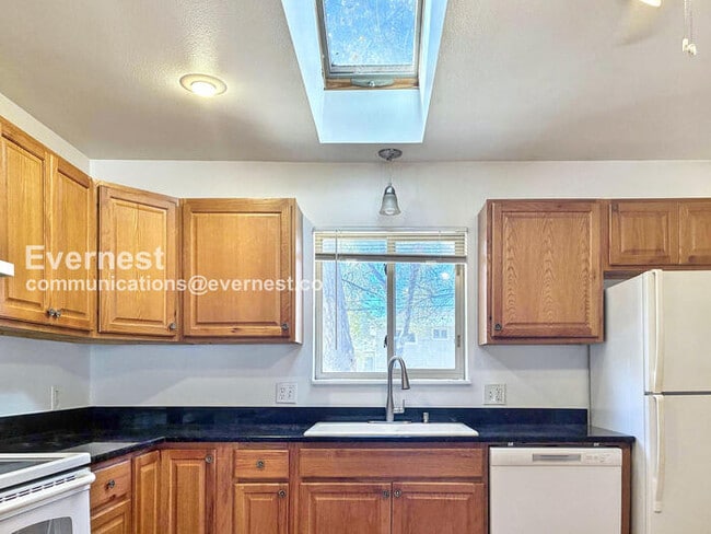 Photo - 1405 Village Ln