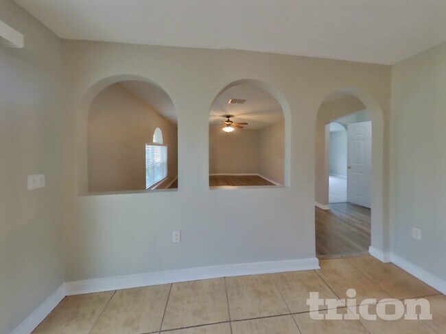 Photo - 192 King Arthur Ct