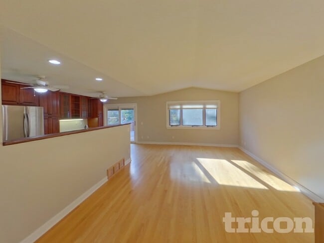 Photo - 1701 116th St E