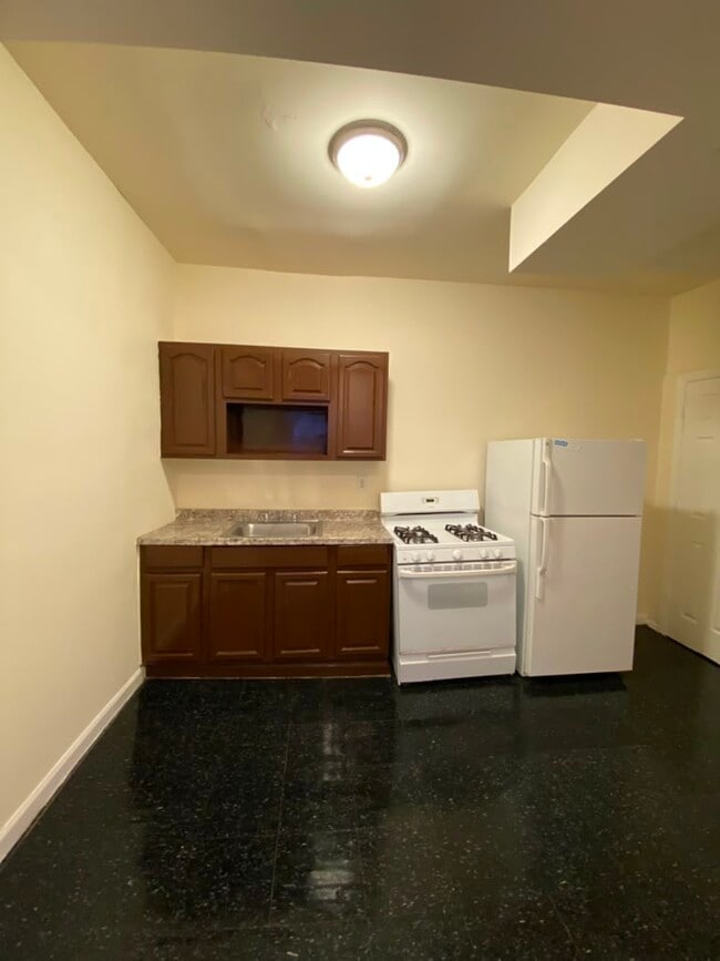Building Photo - 19 Lawrence St Unit 1W