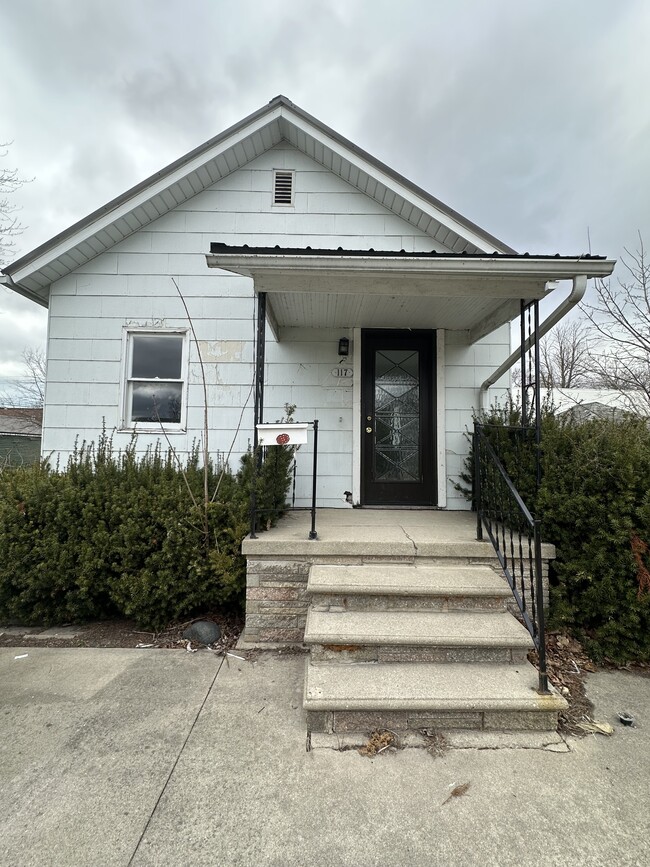 Building Photo - 117 Grove St Rental