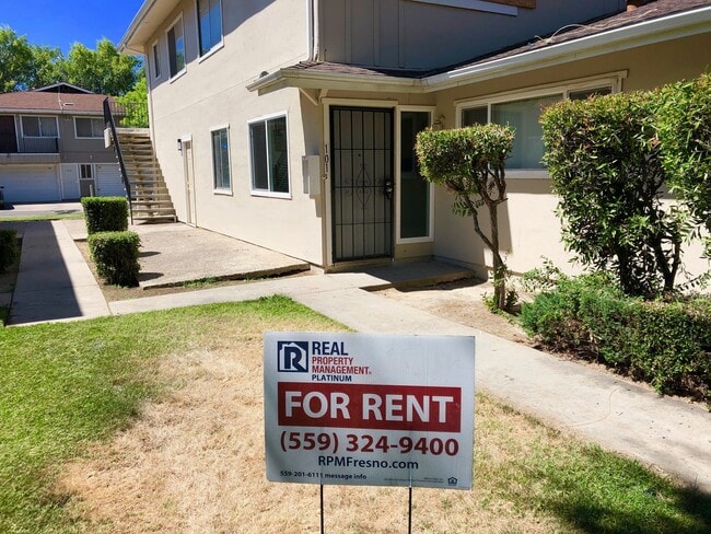 $1,350 Marks & Shaw 2 Bedroom Townhouse, c... - $1,350 Marks & Shaw 2 Bedroom Townhouse, c...
